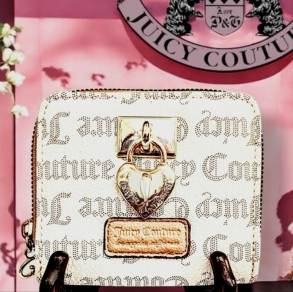 Juicy Couture Handbags - 🔐🗝️Juicy Couture Signature Cream and Gold Women's Wallet